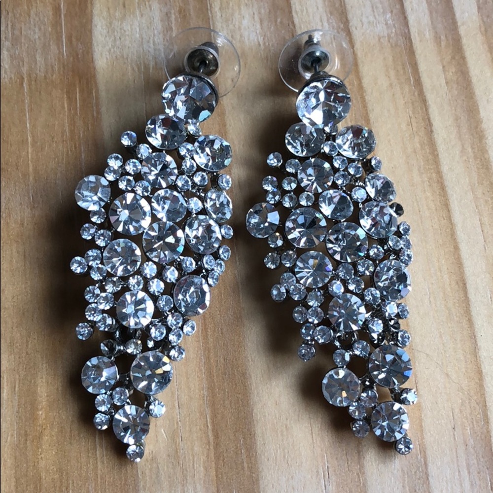 Beautiful dangling rhinestone earrings